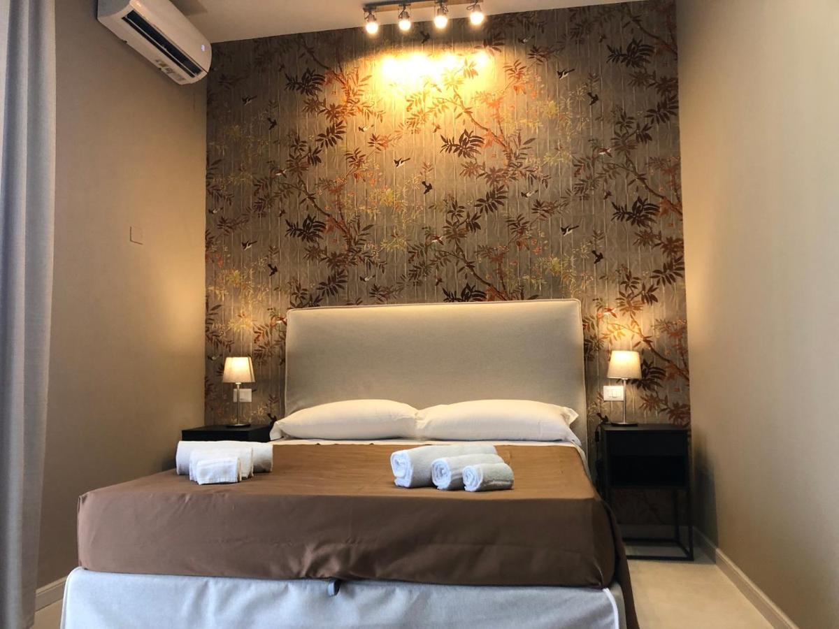 Dante 11 Guesthouse By Apulia Accommodation Барі Екстер'єр фото