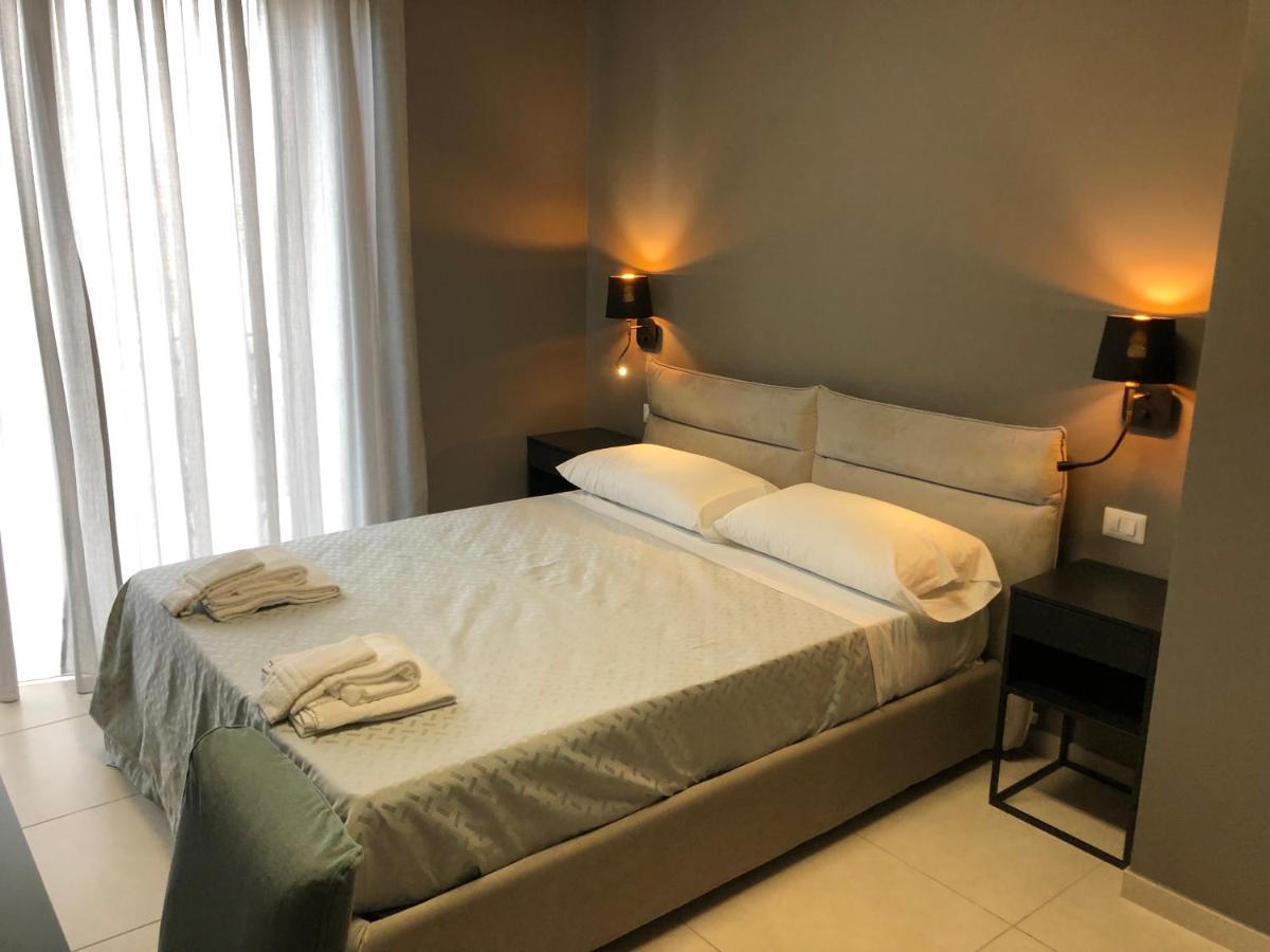 Dante 11 Guesthouse By Apulia Accommodation Барі Екстер'єр фото