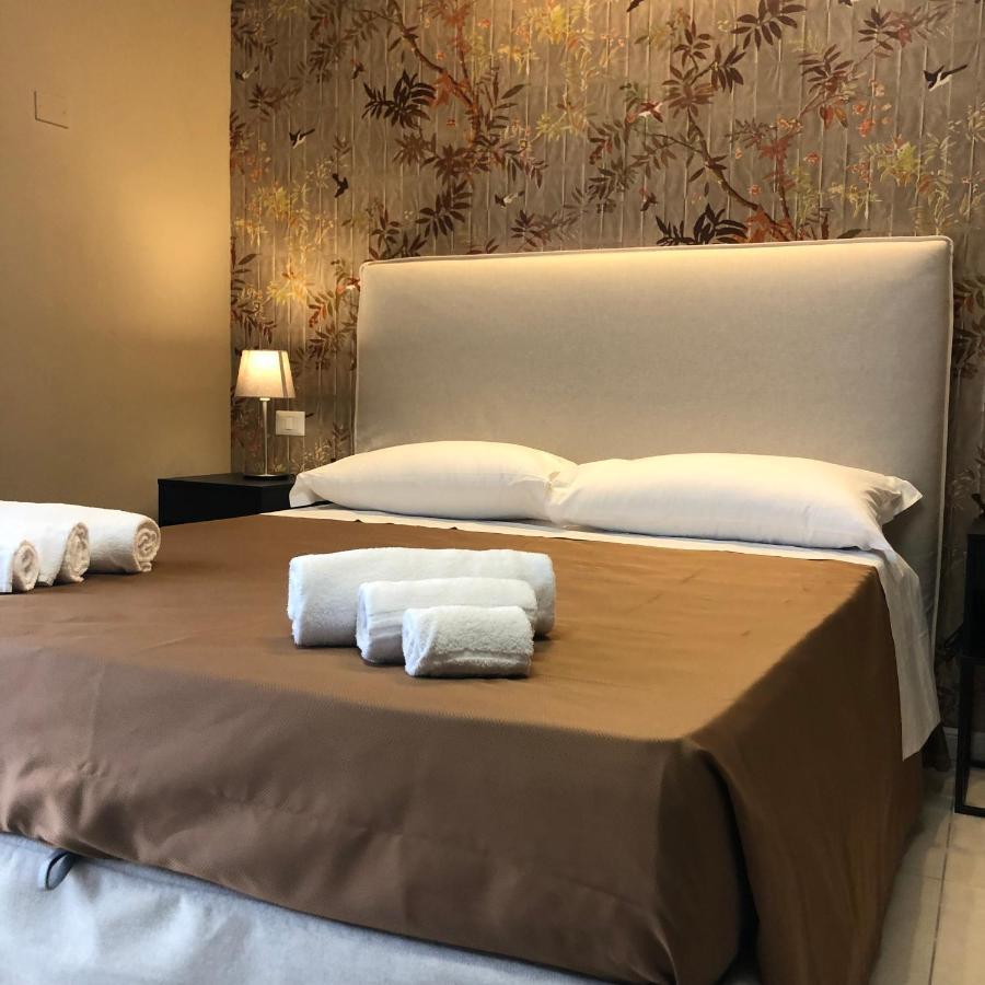 Dante 11 Guesthouse By Apulia Accommodation Барі Екстер'єр фото