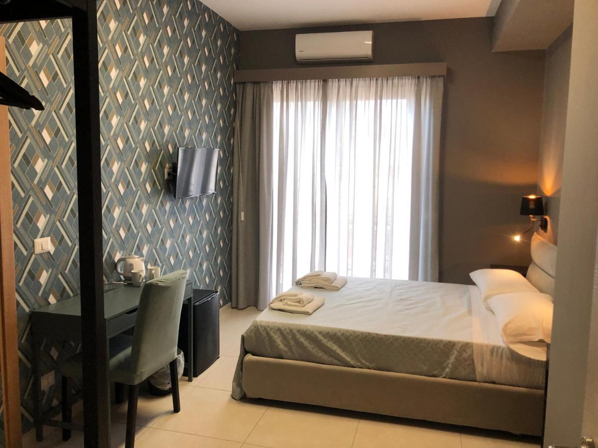 Dante 11 Guesthouse By Apulia Accommodation Барі Екстер'єр фото