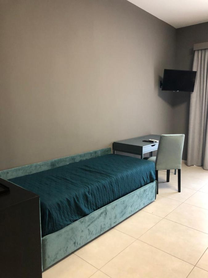 Dante 11 Guesthouse By Apulia Accommodation Барі Екстер'єр фото