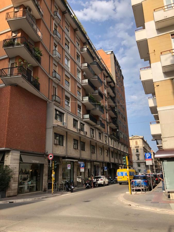 Dante 11 Guesthouse By Apulia Accommodation Барі Екстер'єр фото